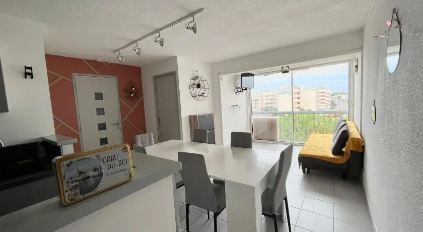 Appartement devant la mer + parking - Image 1