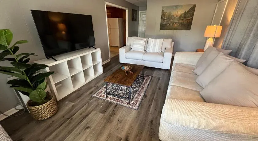 Spacious 3BR 5 Beds Perfect for Groups - Image 1