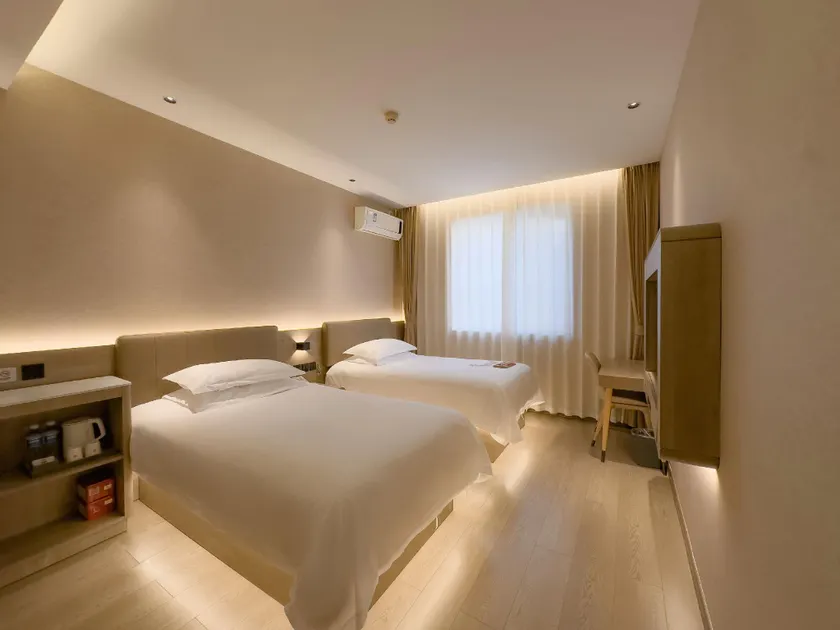 Yijia Boutique Hotel - Image 1