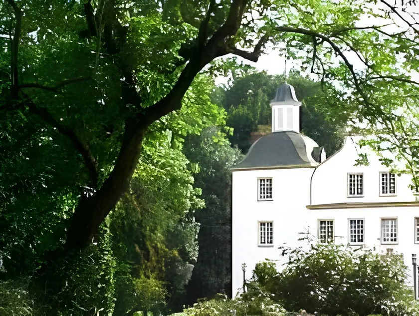 Hotel am Schlosspark Essen - Image 1