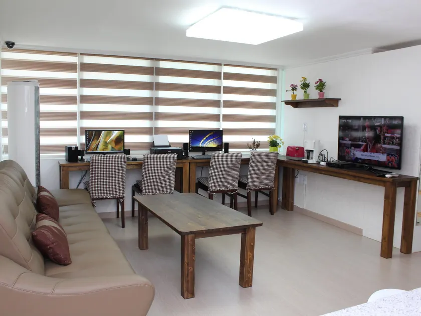 Wow Hills Guesthouse - Image 1