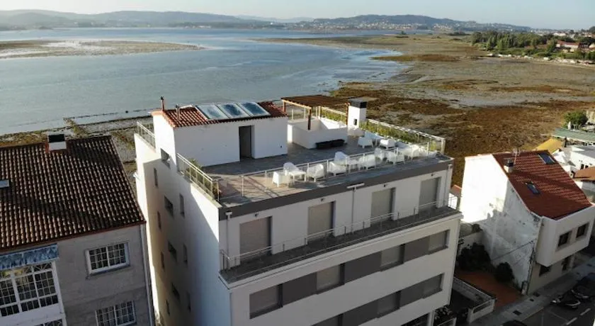 Apartamentos O Grove Awa Bay - Image 1
