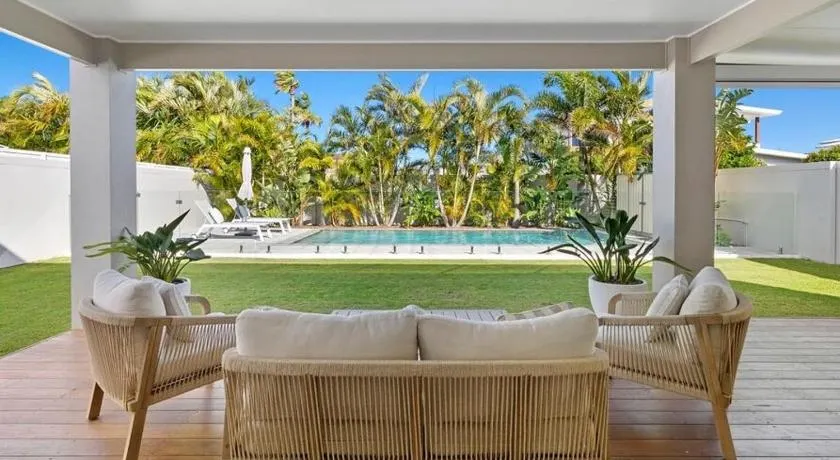 Barrels - Beachside home located in Salt Village - Image 1