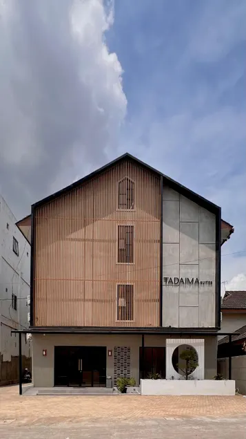 Tadaima Suites Cilegon - Image 1