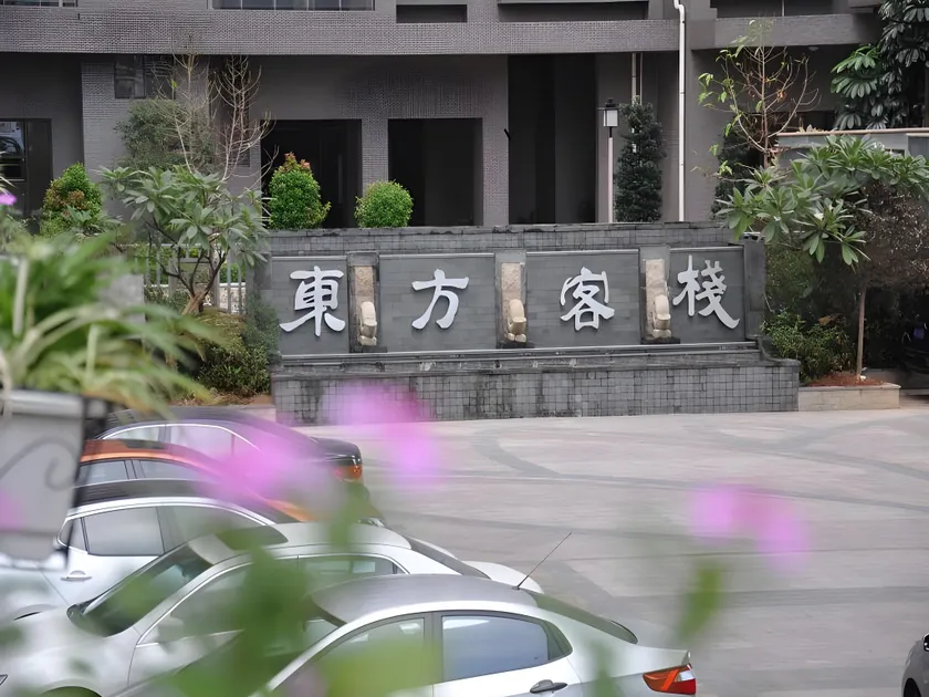 Oriental Hotel - Image 1