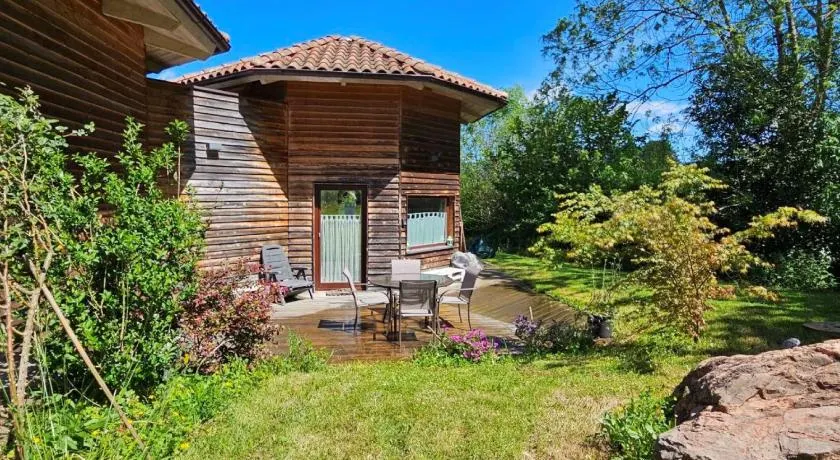 Mini casa con jardín - Image 1