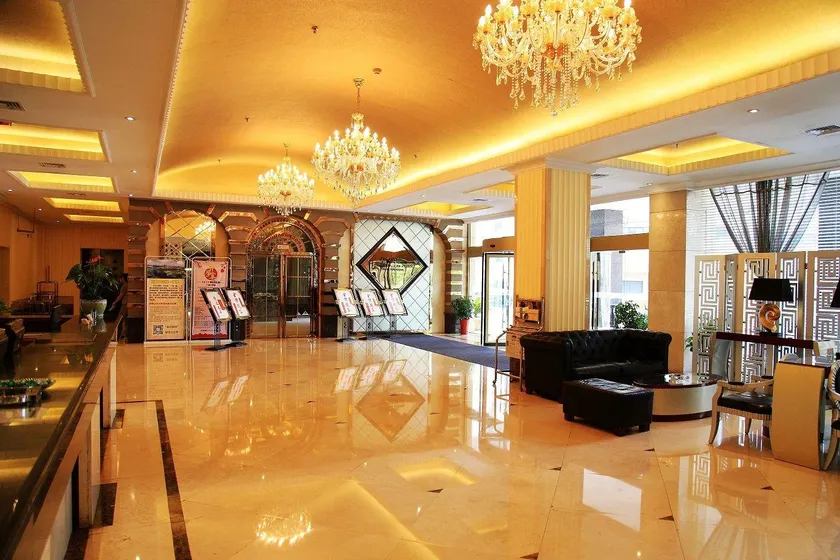 Royal Hotel - Image 1
