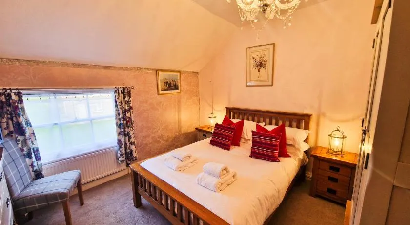 Hartwood Cottage - 33 Longwestgate - Image 1