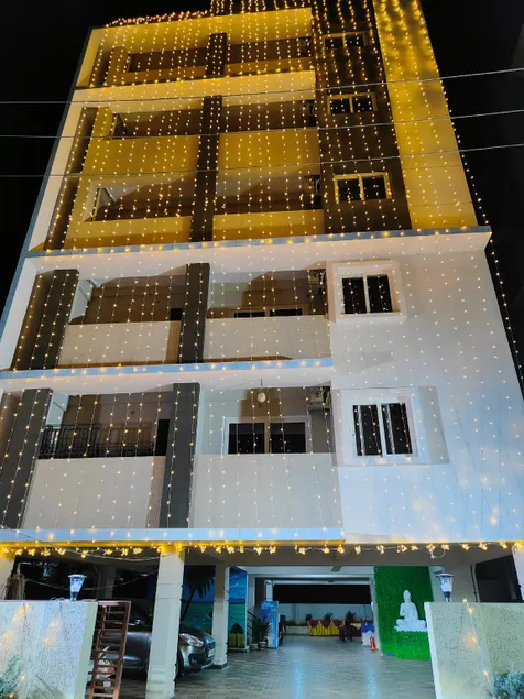 Hotel Golden Arrow - Image 1