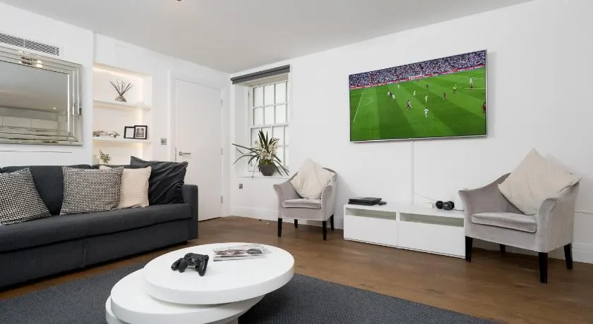 Aircon 2 Bedr, 3 Beds, 2 Bath Covent Garden, Subway - Image 1