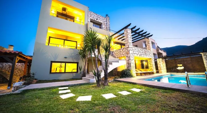 Villa Majestic Heated Pool Sauna & Endless Sea Views - Image 1