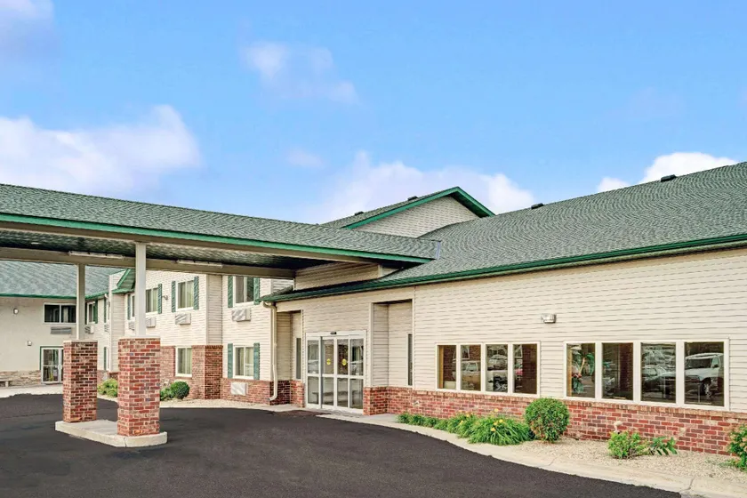 Hotel Rogers Minnesota - Image 1