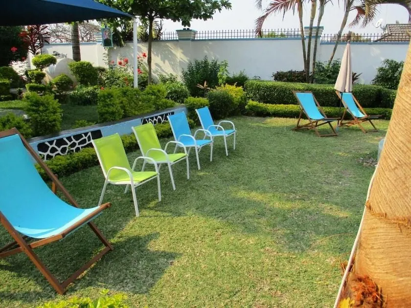 Blue Lagoon Lodge Blantyre - Image 1