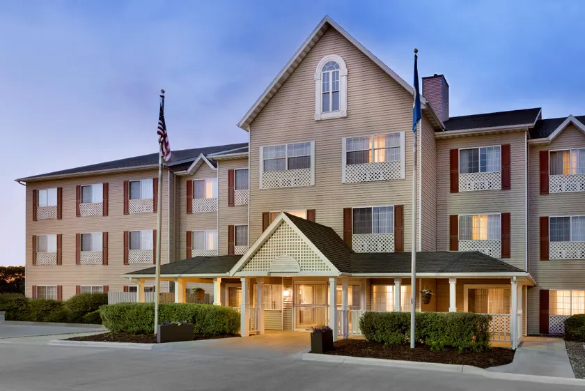 Willow Inn Suites Rochester - Image 1