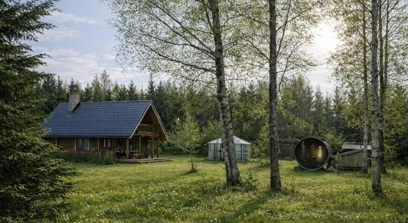 Hazel Hut - spacious fenced yard, sauna, 2-bedroom - Image 1