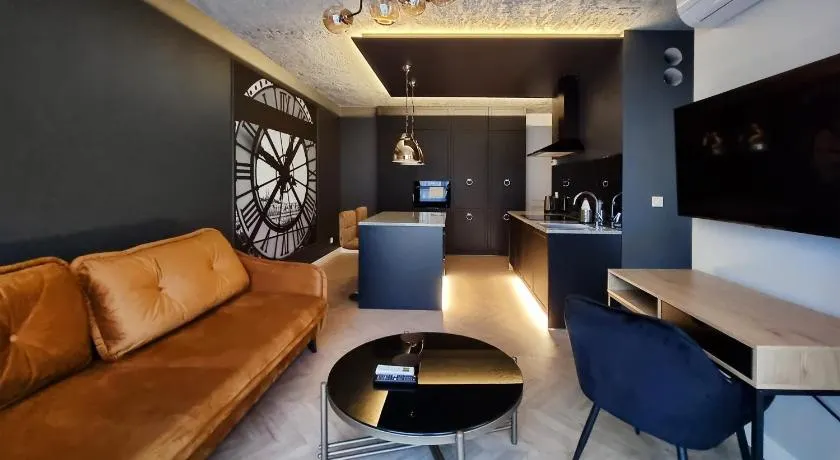 Silesia Aparthotel - Image 1