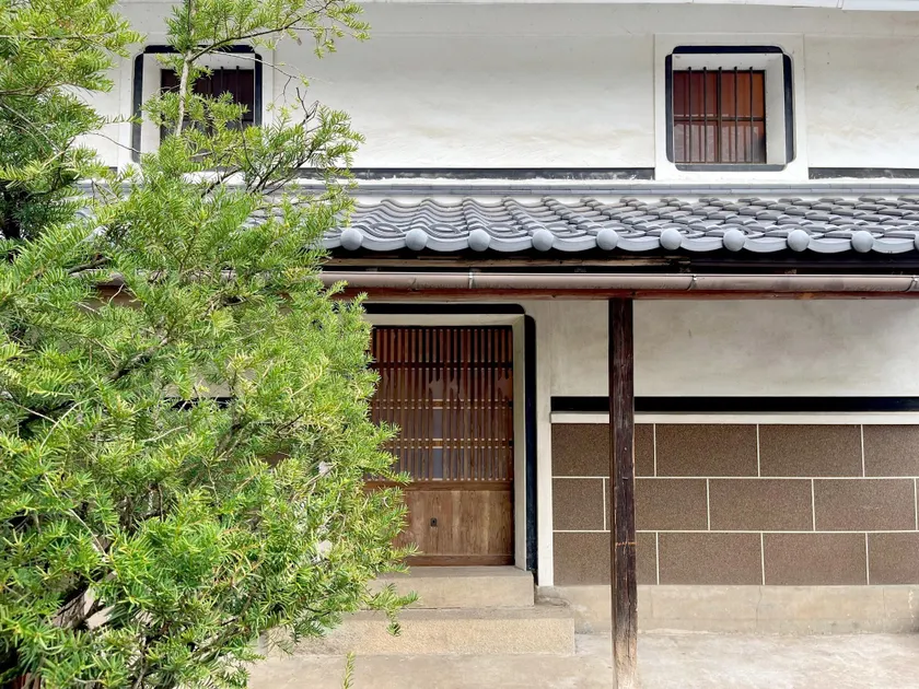 A historic warehouse inn surrounded by Nagano's na - The Bath & Bed Obuse - Image 1