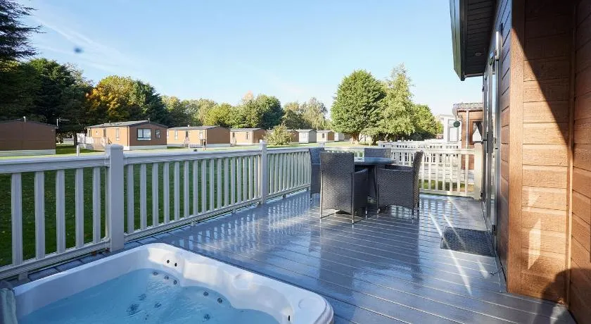 Barakah Lodge with Hot Tub - Image 1