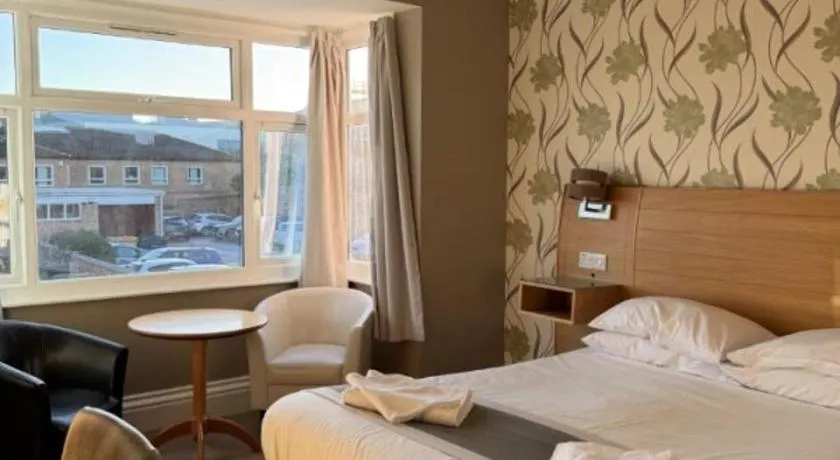The Avenue Hotel - Image 1
