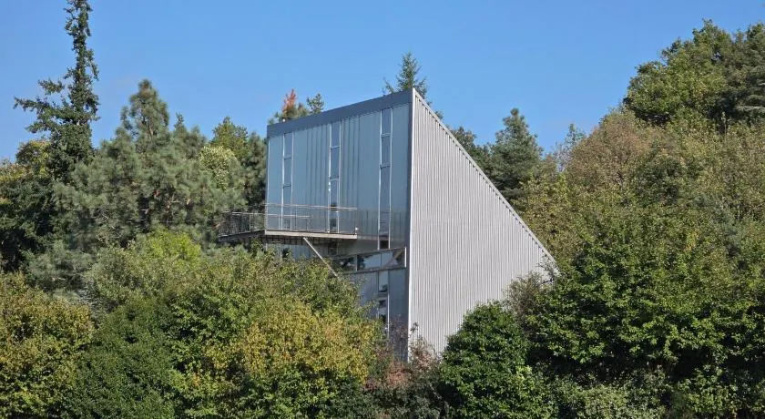 Maison Triangle - Image 1