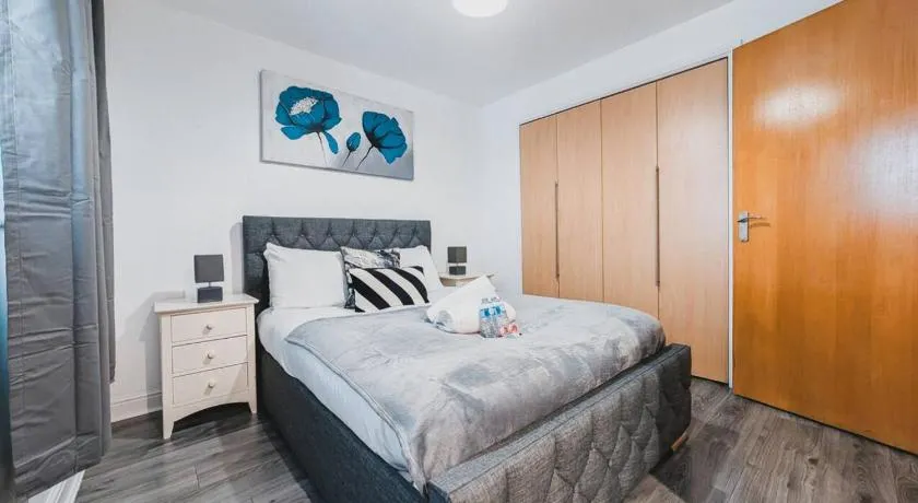 Modern 2-Bed Near Braehead - Image 1
