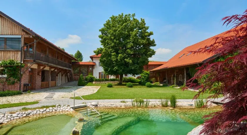 Neulendtnerhof - Image 1