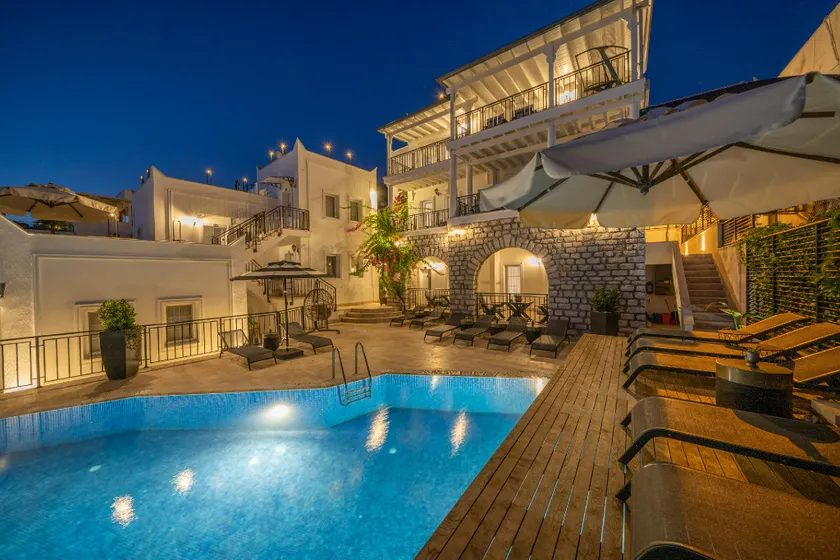 Noa Suite Hotel Only Adult - Image 1