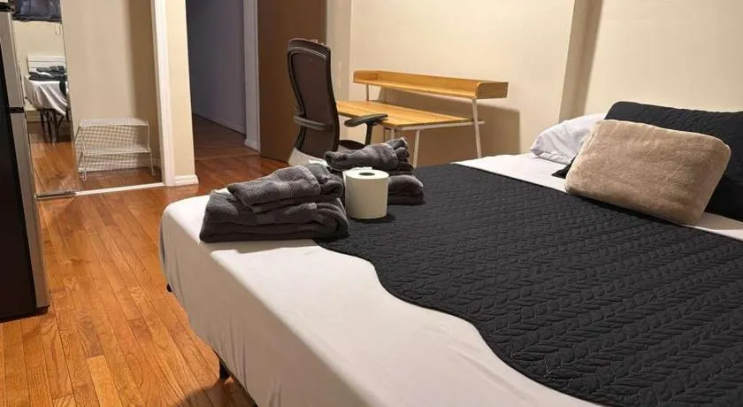 New York City Guesthouse 3 - Image 1