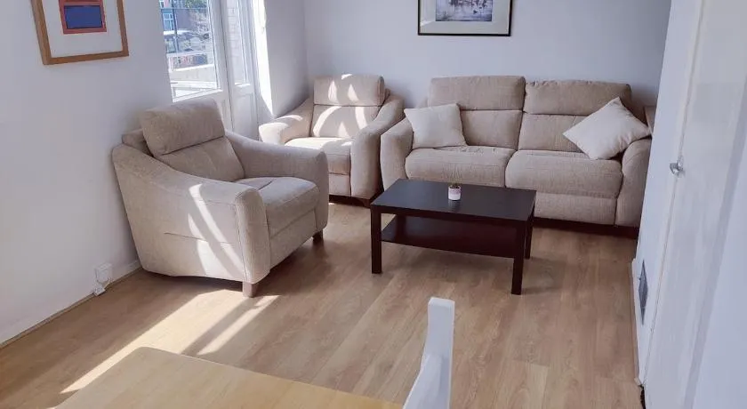 Two Floor Flat in Town Center - Image 1