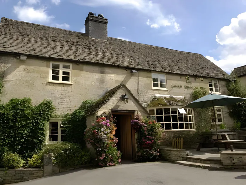 The Green Dragon Inn - Image 1