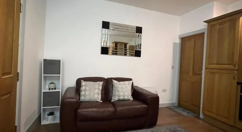 Flat 3 Rylands Street - Image 1
