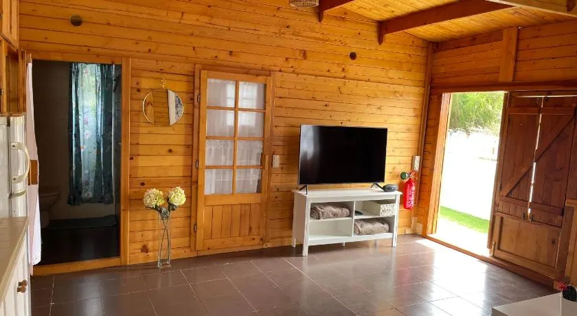 Agradable Mini Casa de madera con jardín amplio - Image 1