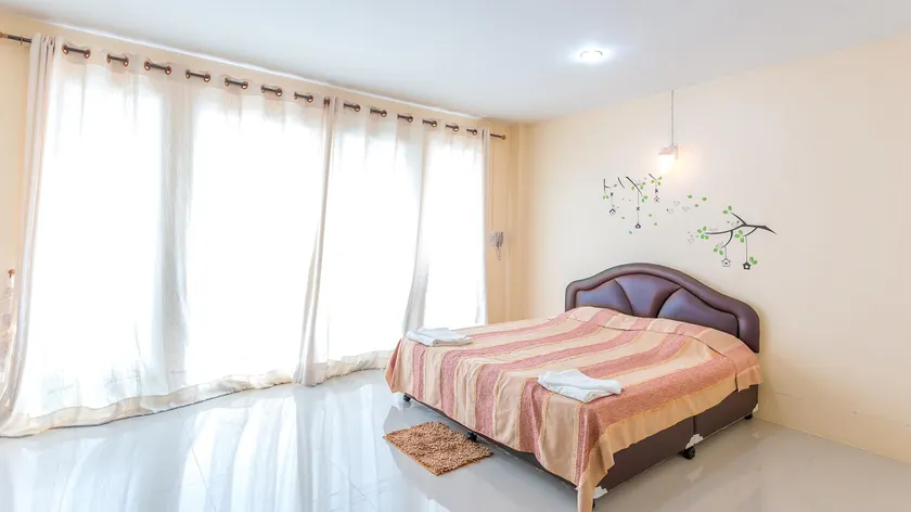 Phet Ngam Hotel - Image 1