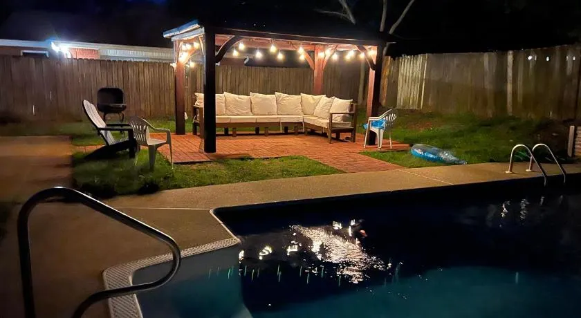 Relaxing Oasis with Pool Gazebo in Family-Friendly Neighborhood - Image 1