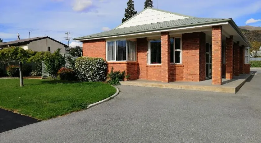 Lake Dunstan Trailhouse - Image 1