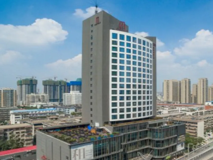 M Hotel Zhengzhou - Image 1