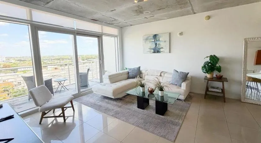 Free Parking Condo in Midtown Miami - Image 1