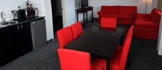 Leichhardt Hotel - Image 1