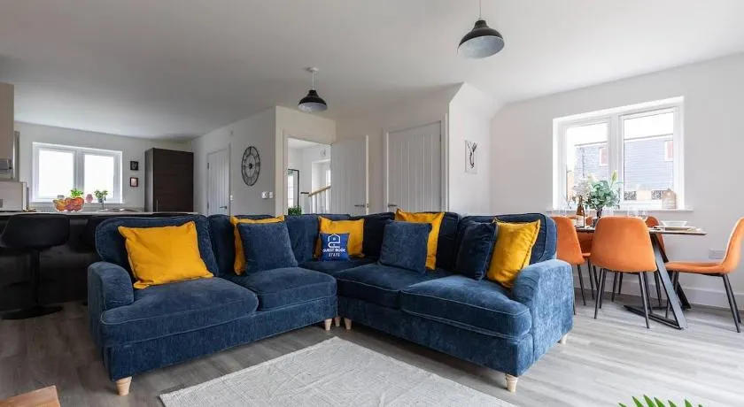 Beaulieu Rest 3 Bed House Chelmsford - Image 1