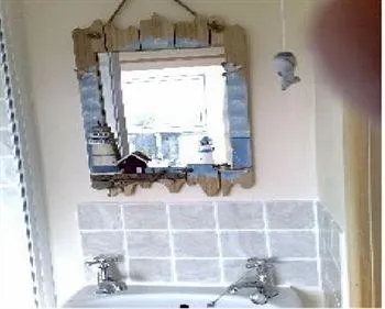 Vine Cottage - Image 1