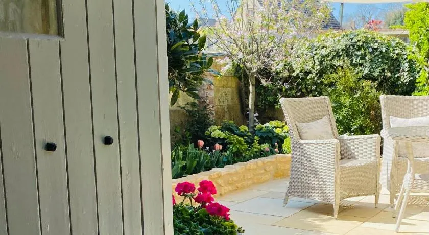 Vine Cottage - Image 1