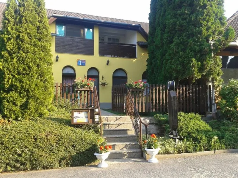 Fehérló Vendégház & Restaurant - Image 1
