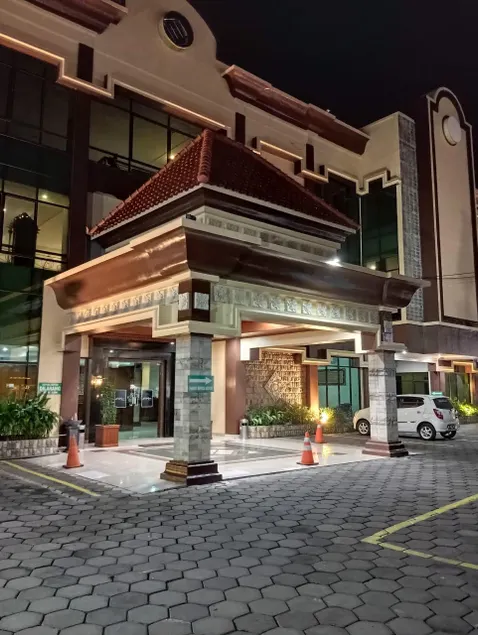 Grand Larisae Hotel - Image 1