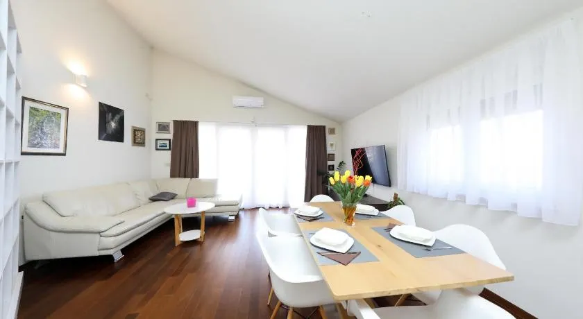 Bellevue Hill apartment - Image 1