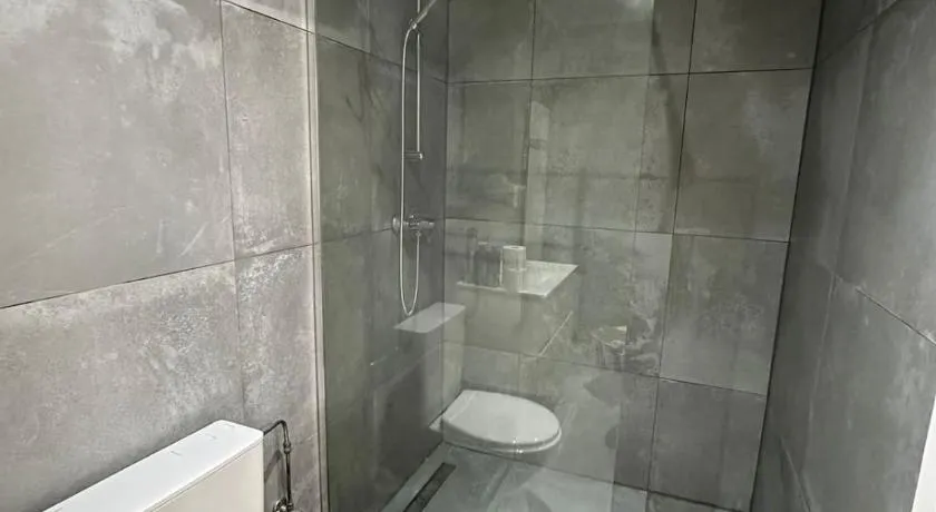 Modern Apt for 4 Near City Center - Image 1