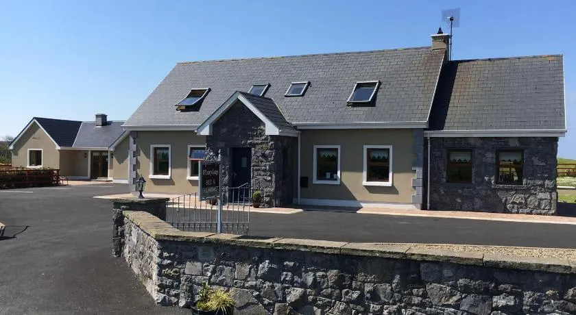 O'Learys Lodge - Image 1