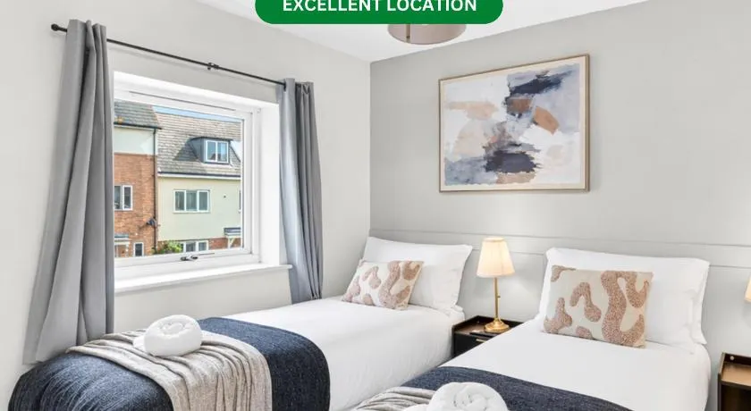 Stylish House • Excellent Location • Free Parking • Super-Fast Wifi • Self-Check-In • Yoko Property - Image 1