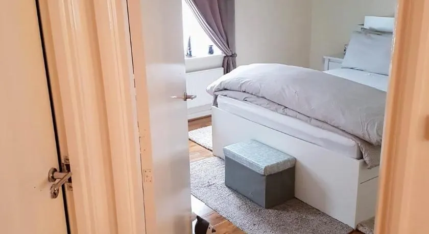 1 Bedroom luxury Flat Close to town center - Image 1