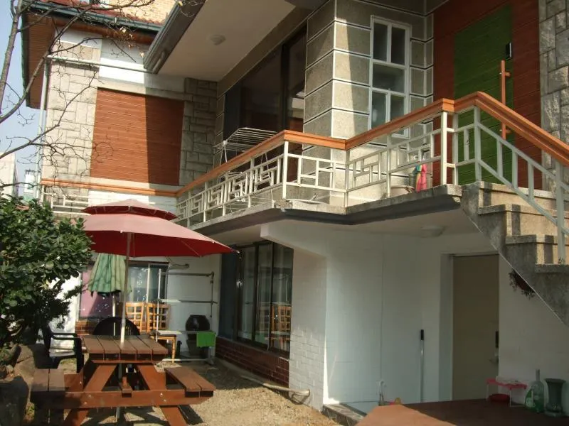 Birdsnest Hostel Hongdae Foreigner only - Image 1