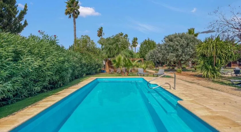 Null 'Entre Viejos Olivos 1' avec vue sur la montagne, piscine partagée et climatisation - Image 1